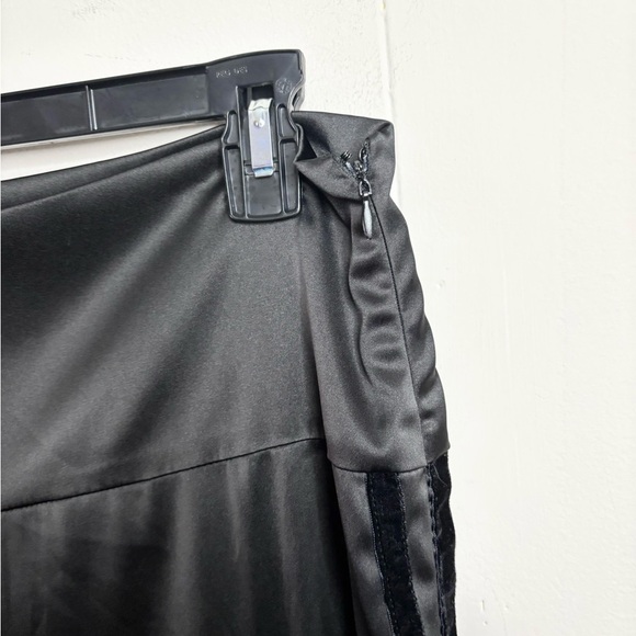 Maison de Papillon black silky satin straight leg pants size M - Picture 2 of 6